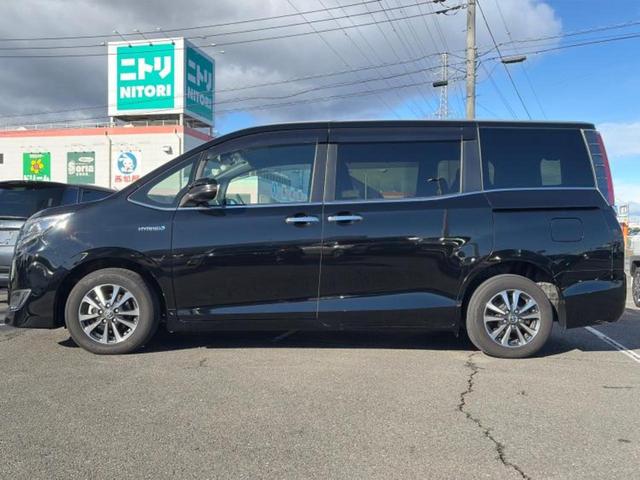 エスクァイア ハイブリッドＧｉ　新品タイヤ／保証書／純正　９インチ　ＳＤナビ／フリップダウンモニター　純正　１２．１インチ／トヨタセーフティセンス／両側電動スライドドア／シートヒーター　前席／シート　合皮　衝突被害軽減システム（2枚目）