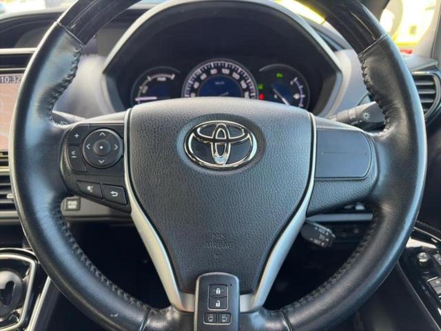 エスクァイア ハイブリッドＧｉ　新品タイヤ／保証書／純正　９インチ　ＳＤナビ／フリップダウンモニター　純正　１２．１インチ／トヨタセーフティセンス／両側電動スライドドア／シートヒーター　前席／シート　合皮　衝突被害軽減システム（15枚目）