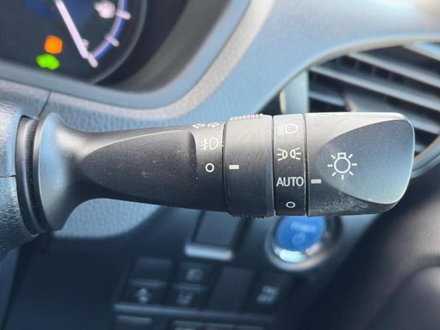 エスクァイア ハイブリッドＧｉ　新品タイヤ／保証書／純正　９インチ　ＳＤナビ／フリップダウンモニター　純正　１２．１インチ／トヨタセーフティセンス／両側電動スライドドア／シートヒーター　前席／シート　合皮　衝突被害軽減システム（16枚目）