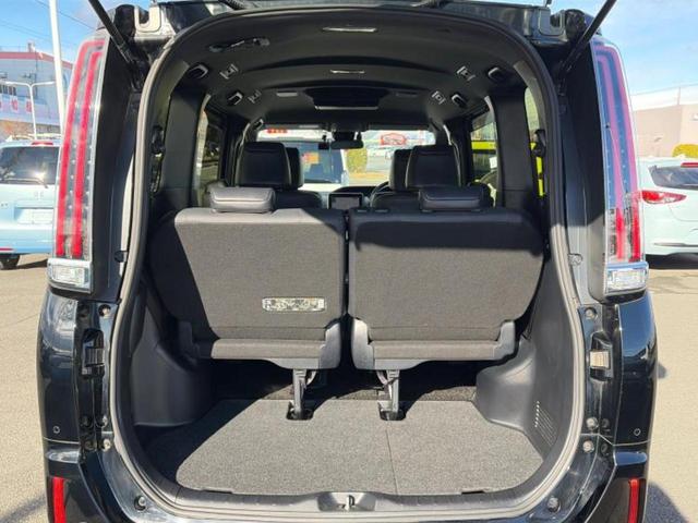 エスクァイア ハイブリッドＧｉ　新品タイヤ／保証書／純正　９インチ　ＳＤナビ／フリップダウンモニター　純正　１２．１インチ／トヨタセーフティセンス／両側電動スライドドア／シートヒーター　前席／シート　合皮　衝突被害軽減システム（20枚目）