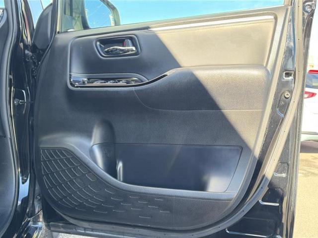 エスクァイア ハイブリッドＧｉ　新品タイヤ／保証書／純正　９インチ　ＳＤナビ／フリップダウンモニター　純正　１２．１インチ／トヨタセーフティセンス／両側電動スライドドア／シートヒーター　前席／シート　合皮　衝突被害軽減システム（22枚目）