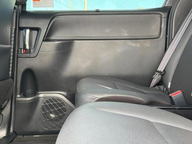 エスクァイア ハイブリッドＧｉ　新品タイヤ／保証書／純正　９インチ　ＳＤナビ／フリップダウンモニター　純正　１２．１インチ／トヨタセーフティセンス／両側電動スライドドア／シートヒーター　前席／シート　合皮　衝突被害軽減システム（23枚目）