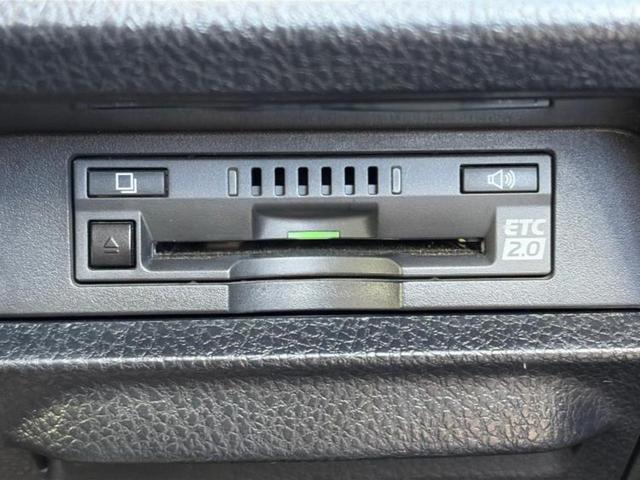 エスクァイア ハイブリッドＧｉ　新品タイヤ／保証書／純正　９インチ　ＳＤナビ／フリップダウンモニター　純正　１２．１インチ／トヨタセーフティセンス／両側電動スライドドア／シートヒーター　前席／シート　合皮　衝突被害軽減システム（27枚目）