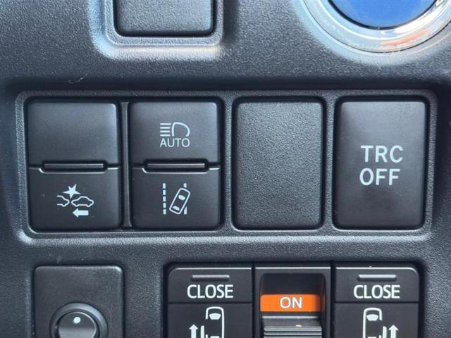 エスクァイア ハイブリッドＧｉ　新品タイヤ／保証書／純正　９インチ　ＳＤナビ／フリップダウンモニター　純正　１２．１インチ／トヨタセーフティセンス／両側電動スライドドア／シートヒーター　前席／シート　合皮　衝突被害軽減システム（29枚目）