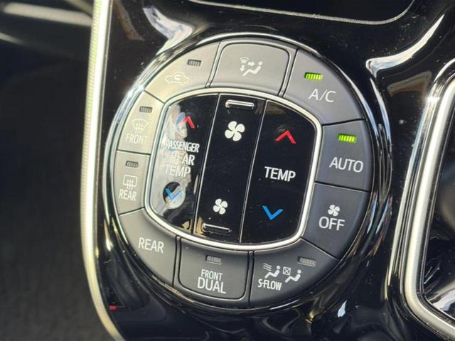 エスクァイア ハイブリッドＧｉ　新品タイヤ／保証書／純正　９インチ　ＳＤナビ／フリップダウンモニター　純正　１２．１インチ／トヨタセーフティセンス／両側電動スライドドア／シートヒーター　前席／シート　合皮　衝突被害軽減システム（33枚目）