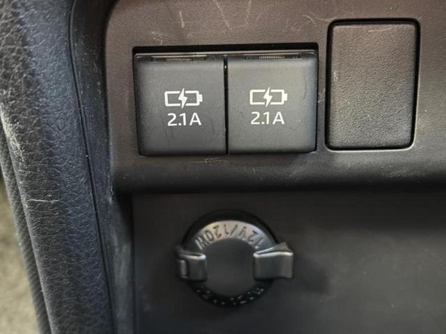 エスクァイア ハイブリッドＧｉ　新品タイヤ／保証書／純正　９インチ　ＳＤナビ／フリップダウンモニター　純正　１２．１インチ／トヨタセーフティセンス／両側電動スライドドア／シートヒーター　前席／シート　合皮　衝突被害軽減システム（40枚目）