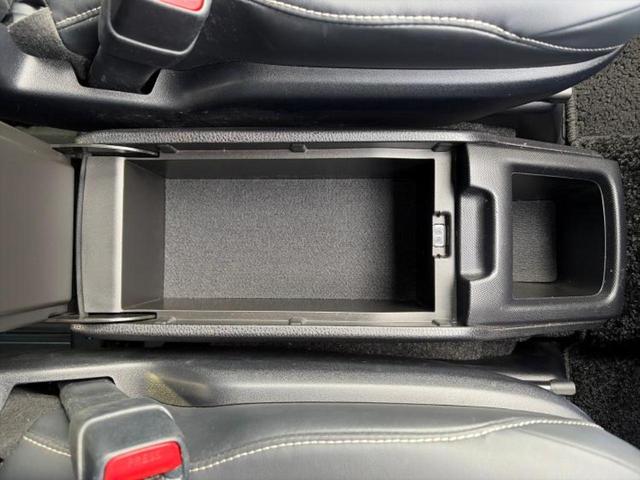 エスクァイア ハイブリッドＧｉ　新品タイヤ／保証書／純正　９インチ　ＳＤナビ／フリップダウンモニター　純正　１２．１インチ／トヨタセーフティセンス／両側電動スライドドア／シートヒーター　前席／シート　合皮　衝突被害軽減システム（41枚目）