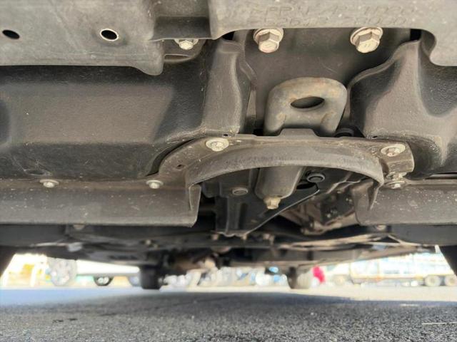 エスクァイア ハイブリッドＧｉ　新品タイヤ／保証書／純正　９インチ　ＳＤナビ／フリップダウンモニター　純正　１２．１インチ／トヨタセーフティセンス／両側電動スライドドア／シートヒーター　前席／シート　合皮　衝突被害軽減システム（49枚目）