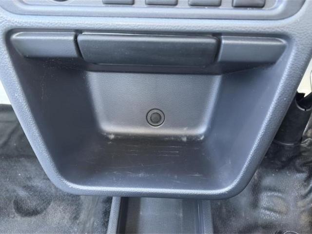 キャリイトラック ＫＣ　新品タイヤ／禁煙車／エアバッグ　運転席／パワーステアリング／マニュアルエアコン／取扱説明書／ユーザー買取車／最大積載量３５０ｋｇ／間欠ワイパー／ヘッドライトレベライザー／三方開／ラジオ（24枚目）