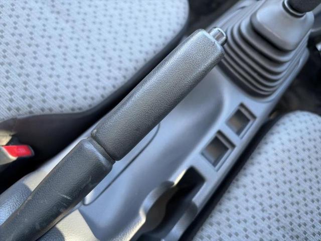 キャリイトラック ＫＣ　新品タイヤ／禁煙車／エアバッグ　運転席／パワーステアリング／マニュアルエアコン／取扱説明書／ユーザー買取車／最大積載量３５０ｋｇ／間欠ワイパー／ヘッドライトレベライザー／三方開／ラジオ（26枚目）