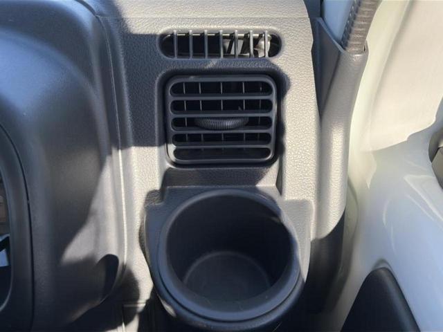 キャリイトラック ＫＣ　新品タイヤ／禁煙車／エアバッグ　運転席／パワーステアリング／マニュアルエアコン／取扱説明書／ユーザー買取車／最大積載量３５０ｋｇ／間欠ワイパー／ヘッドライトレベライザー／三方開／ラジオ（28枚目）