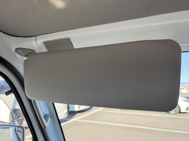 キャリイトラック ＫＣ　新品タイヤ／禁煙車／エアバッグ　運転席／パワーステアリング／マニュアルエアコン／取扱説明書／ユーザー買取車／最大積載量３５０ｋｇ／間欠ワイパー／ヘッドライトレベライザー／三方開／ラジオ（32枚目）