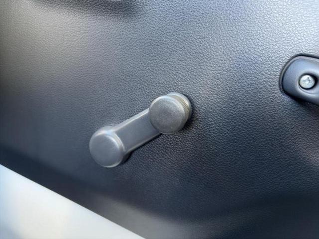 キャリイトラック ＫＣ　新品タイヤ／禁煙車／エアバッグ　運転席／パワーステアリング／マニュアルエアコン／取扱説明書／ユーザー買取車／最大積載量３５０ｋｇ／間欠ワイパー／ヘッドライトレベライザー／三方開／ラジオ（33枚目）