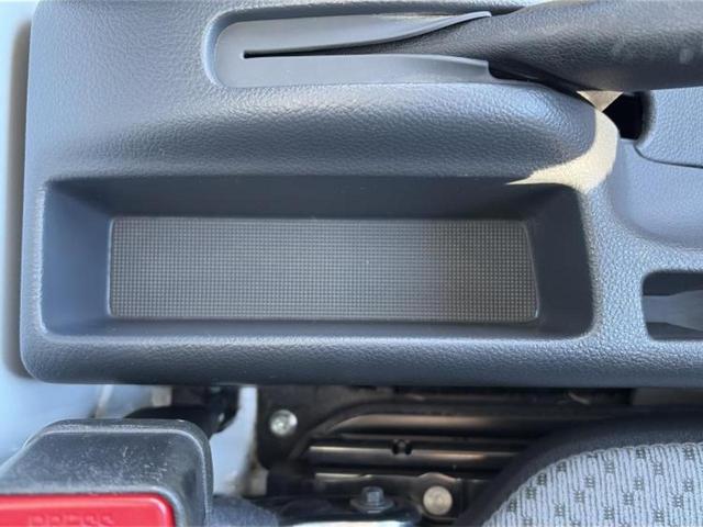 キャリイトラック ＫＣ　新品タイヤ／禁煙車／エアバッグ　運転席／パワーステアリング／マニュアルエアコン／取扱説明書／ユーザー買取車／最大積載量３５０ｋｇ／間欠ワイパー／ヘッドライトレベライザー／三方開／ラジオ（35枚目）