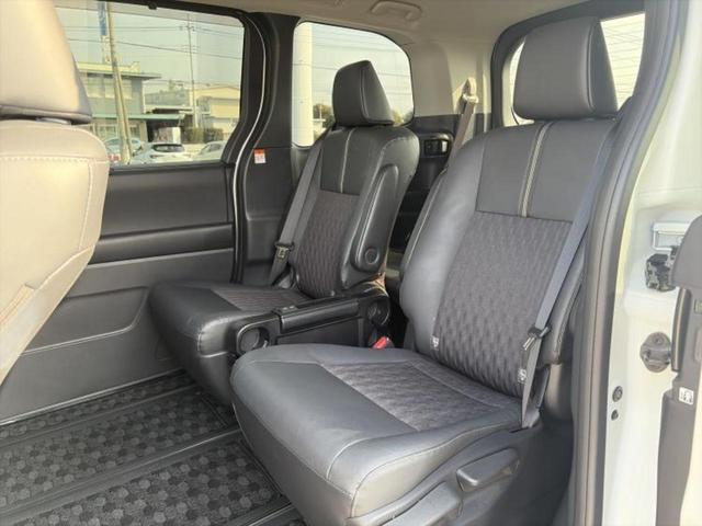 ノア ハイブリッドZ 保証書/ディスプレイオーディオ+ナビ10.5インチ/フリップダウンモニター 純正 14インチ/トヨタセーフティセンス/両側電動スライドドア/シートヒーター 前席/車線逸脱防止支援システム バックカメラ(8枚目)