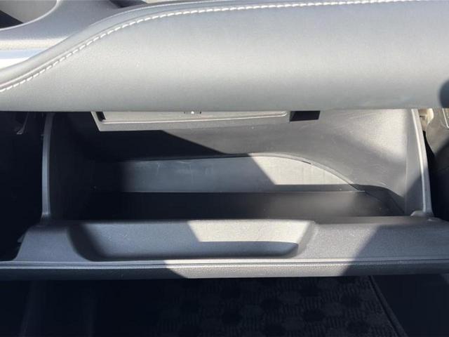 ノア ハイブリッドZ 保証書/ディスプレイオーディオ+ナビ10.5インチ/フリップダウンモニター 純正 14インチ/トヨタセーフティセンス/両側電動スライドドア/シートヒーター 前席/車線逸脱防止支援システム バックカメラ(34枚目)