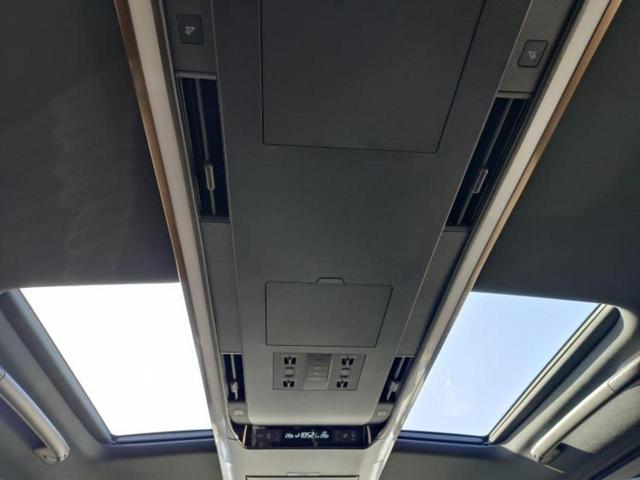 ヴェルファイアハイブリッド ４ＷＤハイブリッドＺプレミア　新品タイヤ／サンルーフ／保証書／ディスプレイオーディオ＋ナビ／フリップダウンモニター／デジタルインナーミラー／衝突安全装置／両側電動スライドドア／シートヒーター／全方位モニター　衝突被害軽減システム（15枚目）