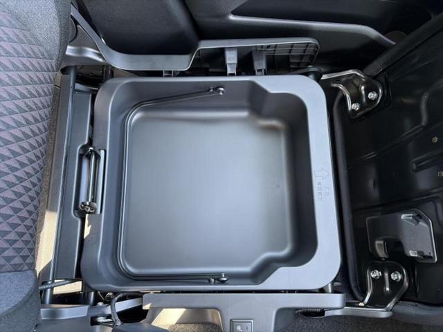 ソリオバンディット バンディットハイブリッドＭＶ　保証書／純正　９インチ　メモリーナビ／セーフティサポート（スズキ）／両側電動スライドドア／シートヒーター／全方位モニター／車線逸脱防止支援システム／登録済未使用車／ヘッドランプ　ＬＥＤ　全周囲カメラ（36枚目）