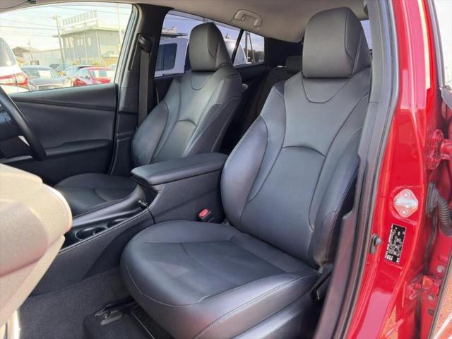 プリウス Sツーリングセレクション 新品タイヤ/保証書/社外 メモリーナビ/トヨタセーフティセンス/シートヒーター 前席/車線逸脱防止支援システム/シート 合皮/ドライブレコーダー 社外/ヘッドランプ LED/Bluetooth接続(6枚目)