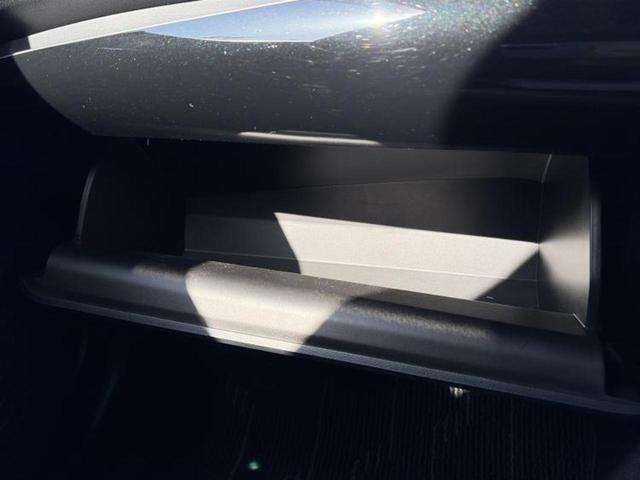 プリウス Sツーリングセレクション 新品タイヤ/保証書/社外 メモリーナビ/トヨタセーフティセンス/シートヒーター 前席/車線逸脱防止支援システム/シート 合皮/ドライブレコーダー 社外/ヘッドランプ LED/Bluetooth接続(32枚目)