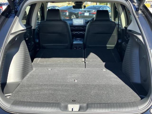 ZR-V eHEV Z 新品タイヤ/保証書/純正 9インチ SDナビ/ホンダセンシング/シートヒーター 前席/全方位モニター/車線逸脱防止支援システム/シート 合皮/電動バックドア/ヘッドランプ LED/USBジャック(19枚目)