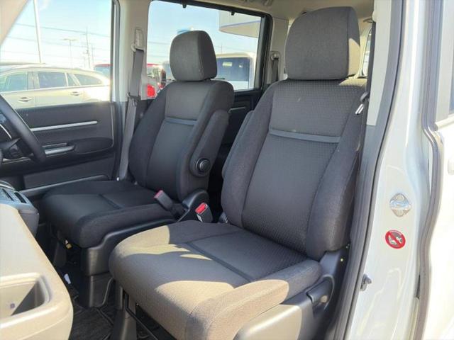 ステップワゴンスパーダ スパーダ・ホンダセンシング　新品タイヤ／保証書／純正　ＳＤナビ／フリップダウンモニター　純正　９インチ／ホンダセンシング／両側電動スライドドア／マルチビューカメラシステム／車線逸脱防止支援システム／ドライブレコーダー　前後（7枚目）