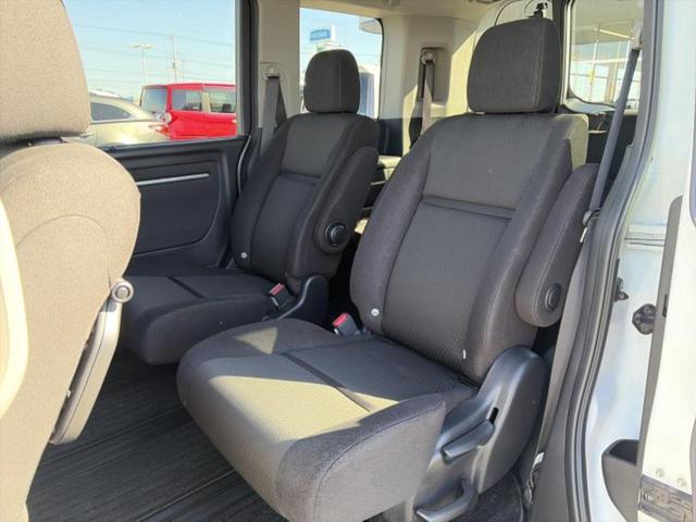 ステップワゴンスパーダ スパーダ・ホンダセンシング　新品タイヤ／保証書／純正　ＳＤナビ／フリップダウンモニター　純正　９インチ／ホンダセンシング／両側電動スライドドア／マルチビューカメラシステム／車線逸脱防止支援システム／ドライブレコーダー　前後（8枚目）