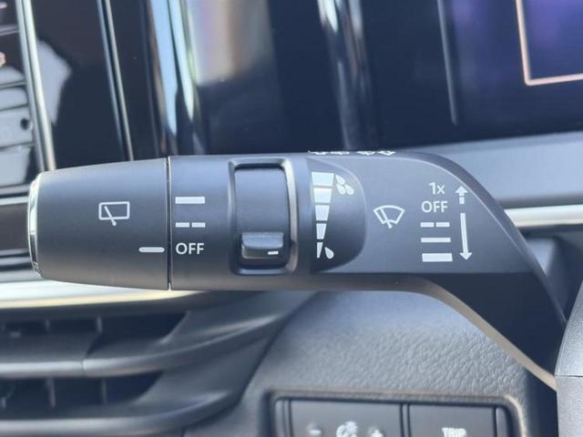 ノート Ｘ　保証書／純正　９インチ　メモリーナビ／インテリジェントルームミラー／エマージェンシーブレーキ／アラウンドビューモニター／車線逸脱防止支援システム／ドライブレコーダー　純正／ヘッドランプ　ＬＥＤ　禁煙車（17枚目）