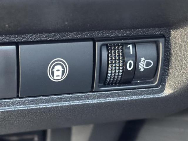 ノート Ｘ　保証書／純正　９インチ　メモリーナビ／インテリジェントルームミラー／エマージェンシーブレーキ／アラウンドビューモニター／車線逸脱防止支援システム／ドライブレコーダー　純正／ヘッドランプ　ＬＥＤ　禁煙車（27枚目）