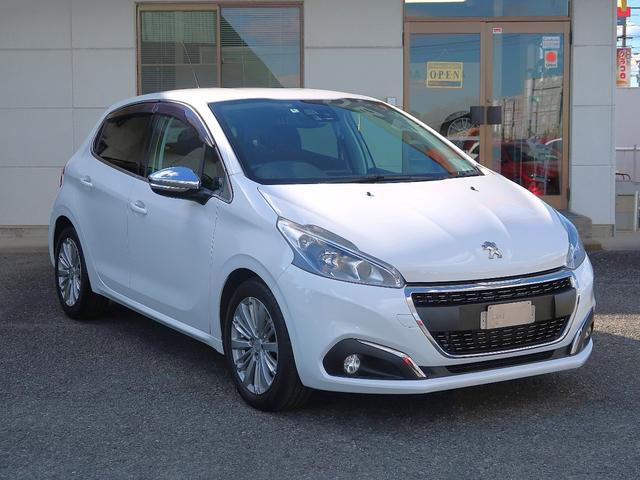 ２０８ アリュール　後期モデル　純正ナビ　フルセグＴＶ　バックカメラ　障害物センサー　Ｂｌｕｅｔｏｏｔｈオーディオ　ＥＴＣ　クルーズコントロール　純正１６インチアルミ　アクティブシティブレーキ／衝突被害軽減ブレーキ（2枚目）