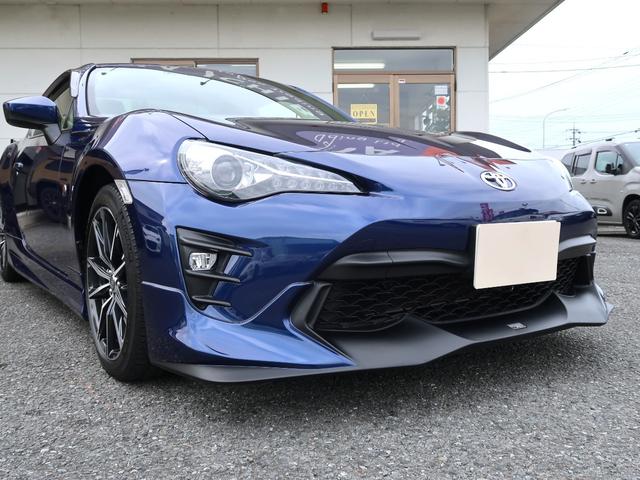 ８６ ＧＴリミテッド　ワンオーナー　ＴＲＤエアロ　６速マニュアル　ケンウッド製ナビ　ＴＶ　ＣＤ／ＤＶＤ再生　ＵＳＢ端子　バックカメラ　ＥＴＣ　シートヒーター　クルコン　ＬＥＤヘッドライト　純正１７インチＡＷ（6枚目）