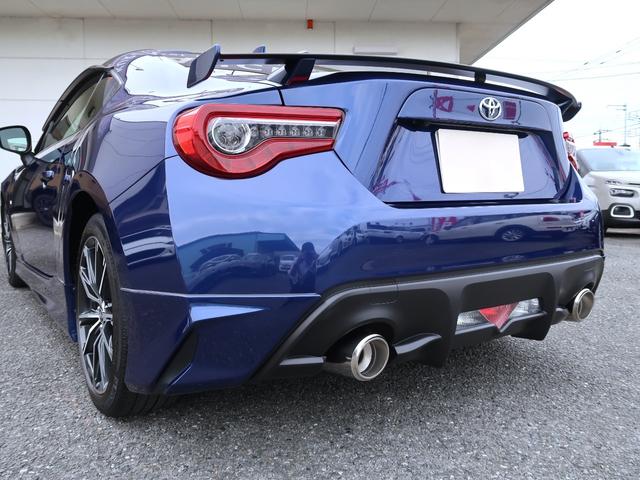 ８６ ＧＴリミテッド　ワンオーナー　ＴＲＤエアロ　６速マニュアル　ケンウッド製ナビ　ＴＶ　ＣＤ／ＤＶＤ再生　ＵＳＢ端子　バックカメラ　ＥＴＣ　シートヒーター　クルコン　ＬＥＤヘッドライト　純正１７インチＡＷ（7枚目）