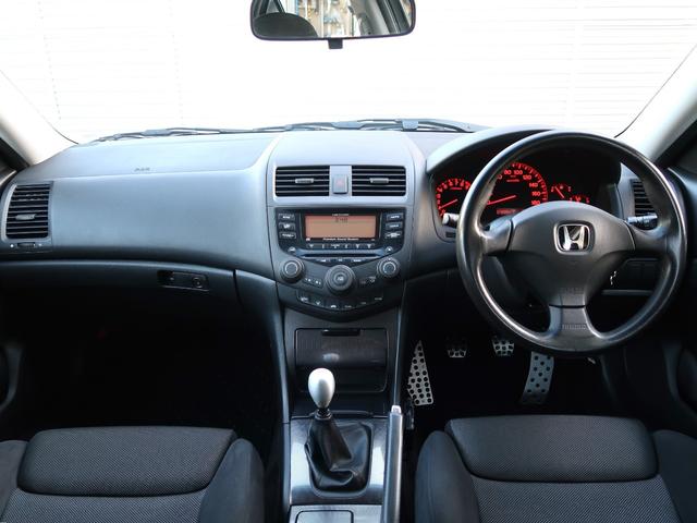 アコード ユーロＲ　ワンオーナー　ＭＵＧＥＮマフラー　純正ＲＥＣＡＲＯシート　純正オーディオ　革ステリング　ＥＴＣ　無限ドアバイザー　ＣＵＳＵＣＯ車高調　ＰＯＴＥＮＺＡタイヤ　純正１７インチＡＷ（27枚目）