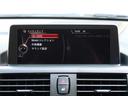 Ｍ１３５ｉ　純正ナビ　ＣＤ／ＤＶＤ再生　Ｂｌｕｅｔｏｏｔｈ対応　ＥＴＣ　バックカメラ　障害物センサー　電動シート　純正ＨＩＤライト　ＢＭＷ純正４ＰＯＴブレーキキャリパー　純正１８インチＡＷ　スマートキー（25枚目）