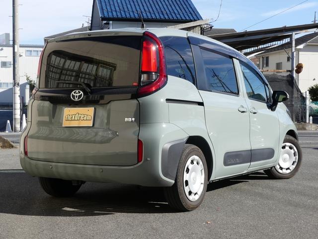 シエンタ ハイブリッドＧ　アーバンカーキ　純正ナビ＋ＴＶ　パノラミックビューモニター　フロント＋サイド＋バックカメラ　シート＆ステアリングヒーター　レーダークルーズコントロール　ウィンカードアミラー　ハンズフリー　コーナーセン（3枚目）