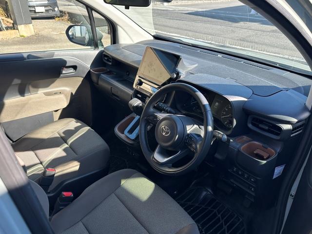 シエンタ ハイブリッドＧ　アーバンカーキ　純正ナビ＋ＴＶ　パノラミックビューモニター　フロント＋サイド＋バックカメラ　シート＆ステアリングヒーター　レーダークルーズコントロール　ウィンカードアミラー　ハンズフリー　コーナーセン（13枚目）