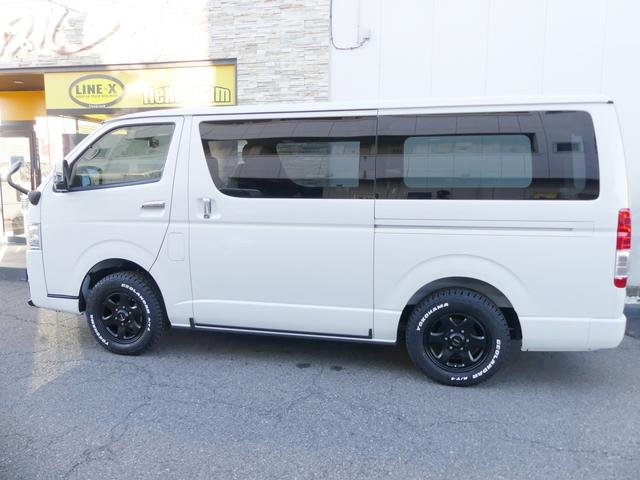 ハイエースバン スーパーＧＬ　ダークプライムＩＩ　ホワイトパール　両側パワースライドドア　専用シート　専用ショックアブソーバー　１６インチアルミホイール＆タイヤセット　ベッドキット　ＦＤバンパープロテクター　バックカメラ　デジタルインナーミラー（9枚目）