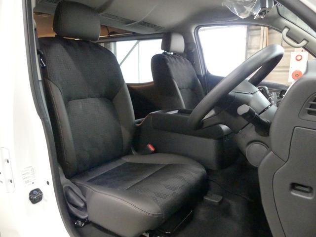 キャラバン ロンググランドプレミアムＧＸ　片側パワースライドドア　ペンドルトンシートカバー　ナイトロパワーＭ２８パレット＆ジオランダーＸ－ＡＴ　高さ調整式ベッドキット（ヴィンテージブラウン）　艶消しウォルナット調インテリアパネル　ＬＥＤルーム（18枚目）