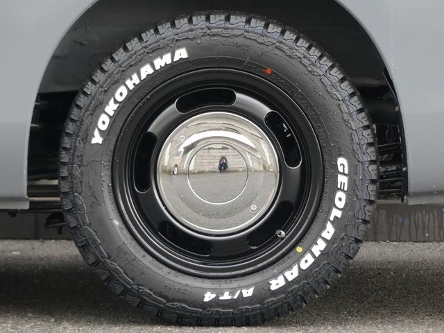 キャラバン ロングプレミアムＧＸ　一部改良後新型　ＦＤ－ｃｌａｓｓｉｃ丸目フェイス換装　ステルスグレー　アルパイン１１インチディスプレイオーディオ　シートカバー　ベッドキット　１６インチアルミホイール＆タイヤ　片側ワンタッチオートスラ（6枚目）