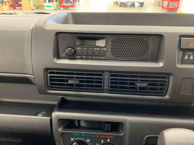 ハイゼットカーゴ スペシャル　２ＷＤ　マニュアルエアコン・スマートアシスト・アイドリングストップ・オートライト・オートマチックハイビーム・ＡＭ．ＦＭラジオ・両側スライドドア（13枚目）
