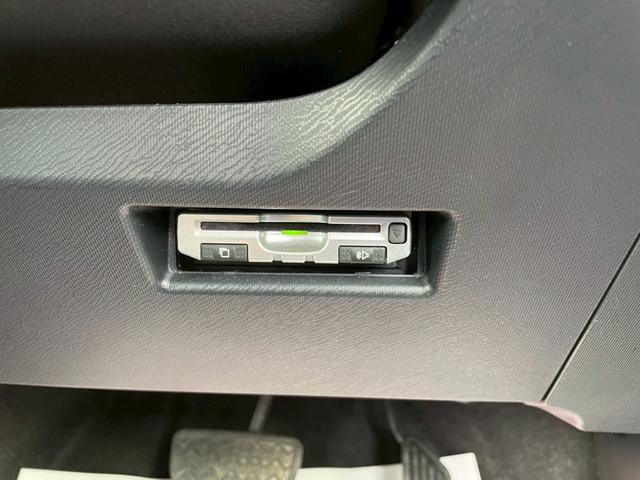 アクア Ｓスタイルブラック　車検整備付　オールシーズンタイヤ新品４本　ナビ　ＴＶ　ＢＴ　バックカメラ　ＥＴＣ　ＭＳ　ＣＤ　トヨタセーフティセンス　スマートキー＆プッシュスタート　フロアマット＆バイザー（17枚目）