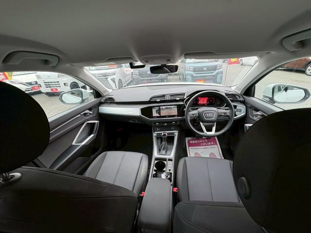 Ｑ３ ３５ＴＦＳＩアドバンスド　バックカメラ（３６０°）．バーチャルコックピット．シートヒーター．パワーシート．ディスプレイオーディオ．ナビ．パドルシフト．クルーズコントロール．ＬＥＤヘットライト．パワーゲート．純正フロアマット（13枚目）