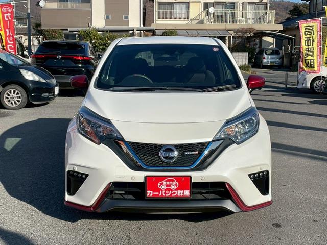 ノート ｅ－パワーニスモ　車検２年付　純正ナビ・フルセグＴＶ　ＤＶＤ　Ｂｌｕｅｔｏｏｔｈ　ＭＳ　バックカメラ　アラウンドビューモニター　ＥＴＣ　純正ドライブレコーダー　デジタルインナーミラー　エマージェンシーブレーキ（2枚目）