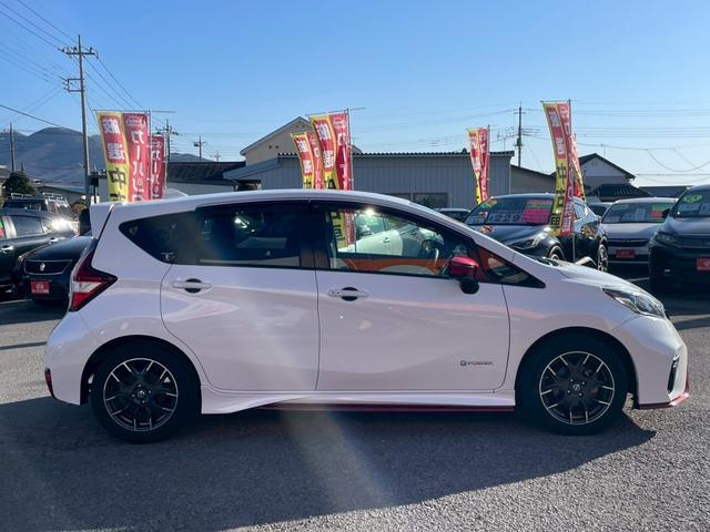 ノート ｅ－パワーニスモ　車検２年付　純正ナビ・フルセグＴＶ　ＤＶＤ　Ｂｌｕｅｔｏｏｔｈ　ＭＳ　バックカメラ　アラウンドビューモニター　ＥＴＣ　純正ドライブレコーダー　デジタルインナーミラー　エマージェンシーブレーキ（4枚目）