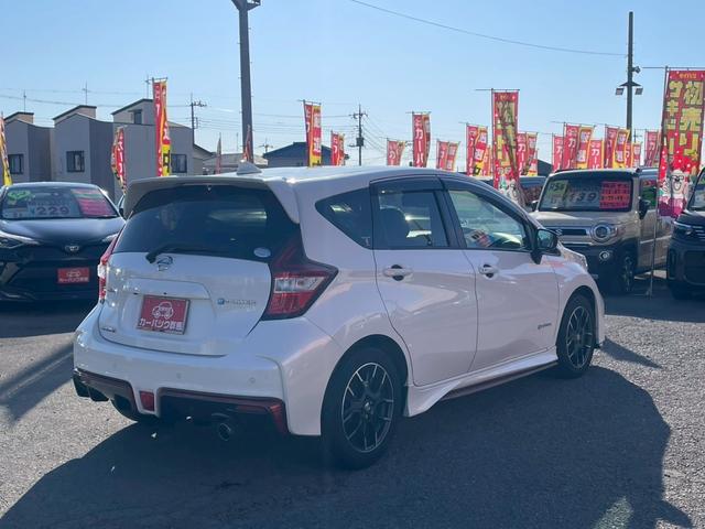 ノート ｅ－パワーニスモ　車検２年付　純正ナビ・フルセグＴＶ　ＤＶＤ　Ｂｌｕｅｔｏｏｔｈ　ＭＳ　バックカメラ　アラウンドビューモニター　ＥＴＣ　純正ドライブレコーダー　デジタルインナーミラー　エマージェンシーブレーキ（5枚目）