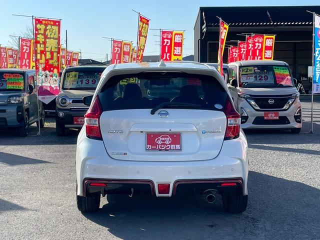 ノート ｅ－パワーニスモ　車検２年付　純正ナビ・フルセグＴＶ　ＤＶＤ　Ｂｌｕｅｔｏｏｔｈ　ＭＳ　バックカメラ　アラウンドビューモニター　ＥＴＣ　純正ドライブレコーダー　デジタルインナーミラー　エマージェンシーブレーキ（6枚目）