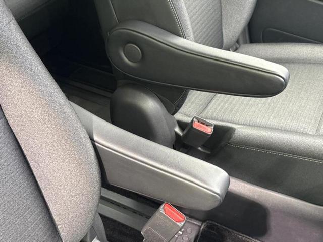 セレナ ハイウェイスターＶ　保証書／ディスプレイオーディオ＋ナビ１２．３インチ／インテリジェントルームミラー／エマージェンシーブレーキ／両側電動スライドドア／アラウンドビューモニター／車線逸脱防止支援システム　全周囲カメラ（32枚目）