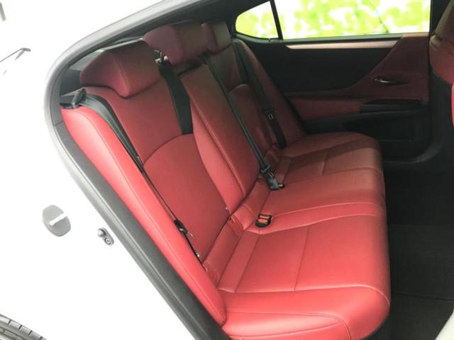 ＷＥＣＡＲＳでは各商談席に大型モニターをご用意しております！見やすい大画面でゆったりと全国の在庫をご覧いただけます！是非ご来店お待ちしております！