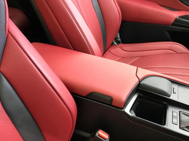 「この車の写真をもっと見たい」「状態が気になる」「この装備はついている？」どんな小さな疑問でもお気軽にお問い合わせください！