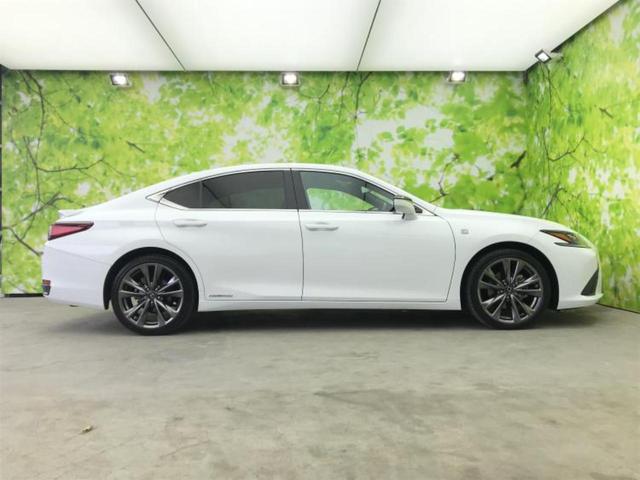 ＷＥＣＡＲＳでは各商談席に大型モニターをご用意しております！見やすい大画面でゆったりと全国の在庫をご覧いただけます！是非ご来店お待ちしております！